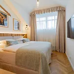Six Residences 5* פראג