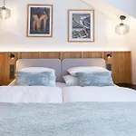 Six Residences 5*