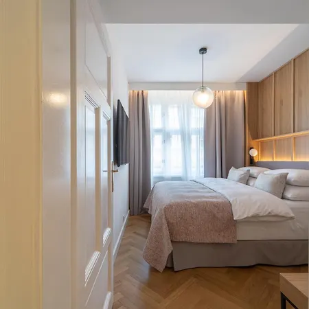 Six Residences Aparthotel 5*