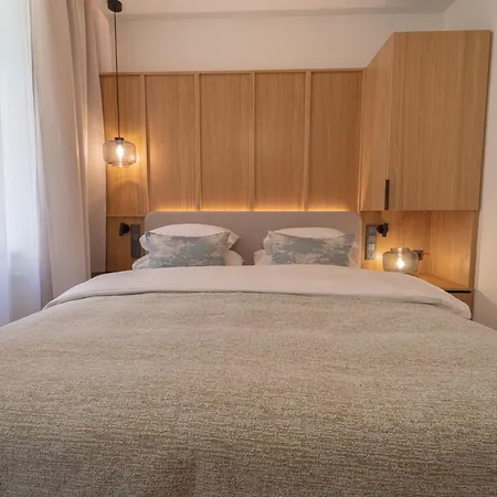 Six Residences 5*