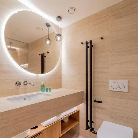 Six Residences Aparthotel 5*