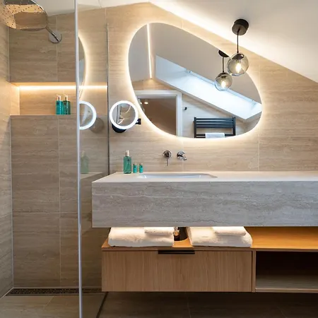 Six Residences شقة فندقية