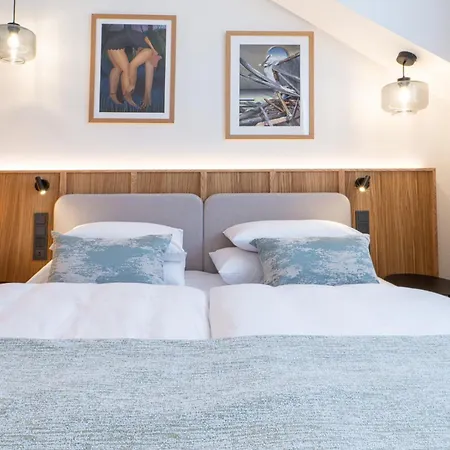 Six Residences 5*