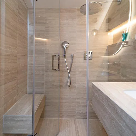 Six Residences Apartmanhotel