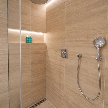 Six Residences 5*