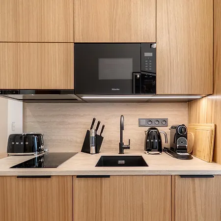 Six Residences Aparthotel 5*