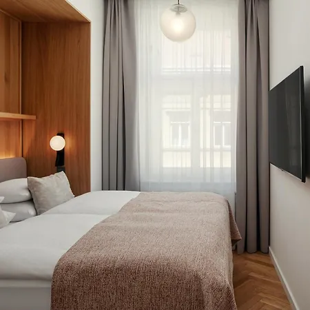Six Residences 5*
