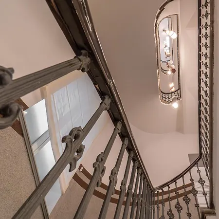 Six Residences 5*
